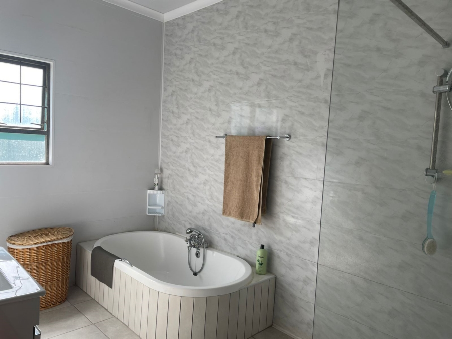 6 Bedroom Property for Sale in West Bank Eastern Cape